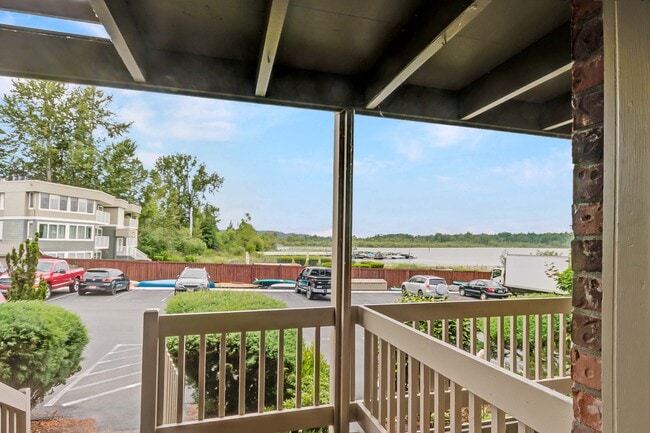 Photo - 4050 W Lake Sammamish Pky NE Unit #204