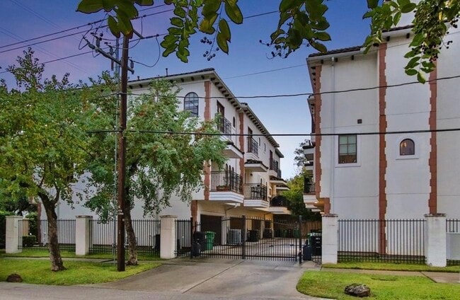 Building Photo - 4606 Austin St