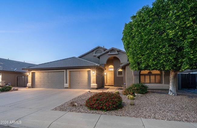 Building Photo - 2460 E Elgin St