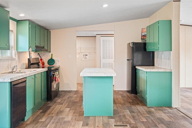 Photo - 265 Hershal Ln