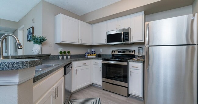 Photo - Lakes at North Port Apartments