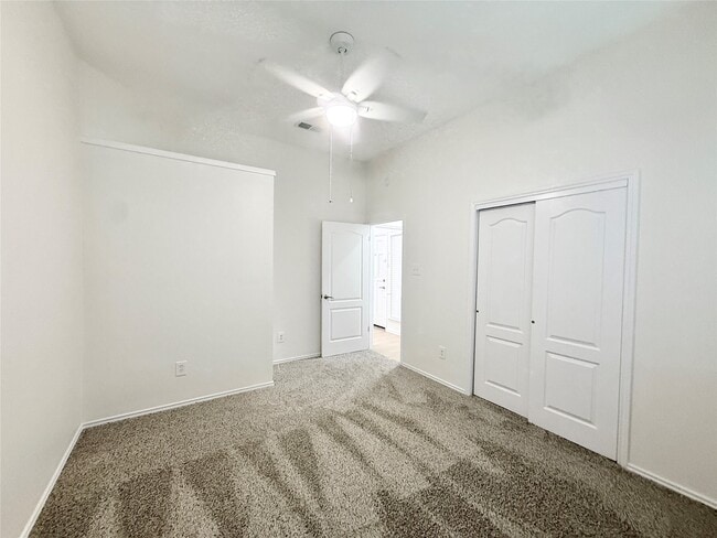 Building Photo - 236 Almond Dr