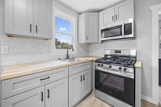 Photo - 346 E Bernhard Ave