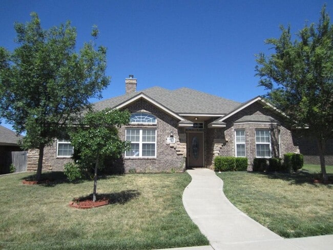 Building Photo - Located in City View 3/2/3 car garage