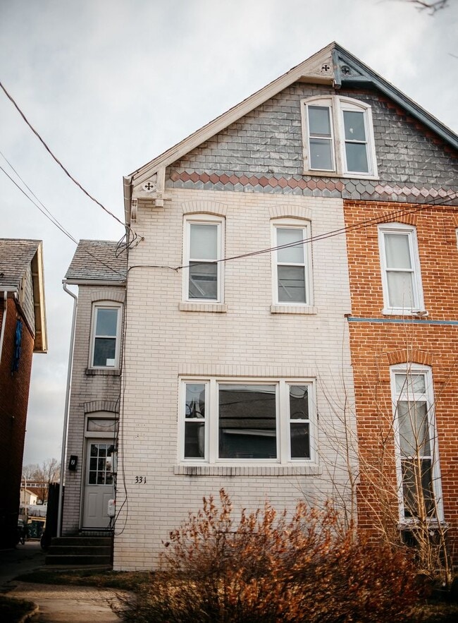 Building Photo - 331 N 3rd St Unit 1