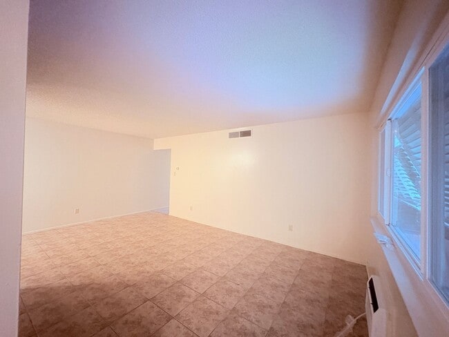 Photo - 904 Dornajo Way Unidad 004