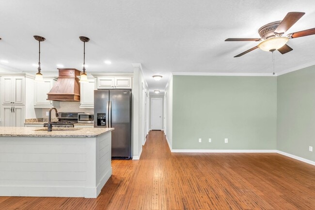Photo - Beautiful Red Bank Home!