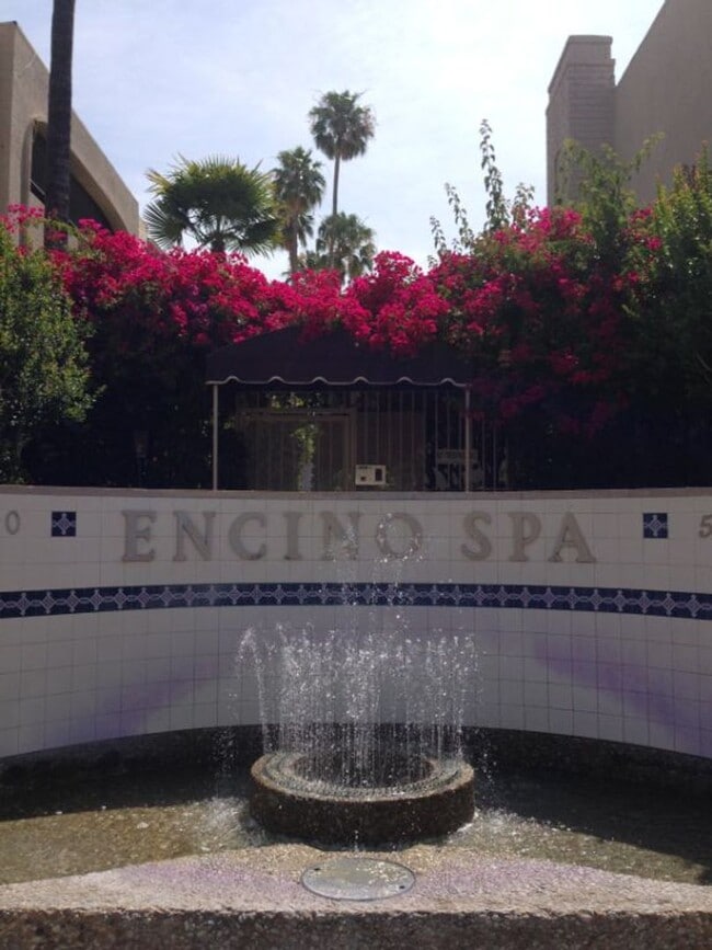 Building Photo - LARGE ENCINO SPA CONDO!
