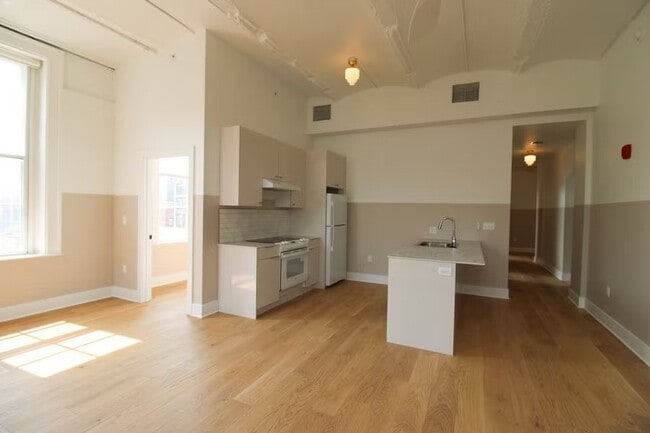 Photo - 30 W Broad St