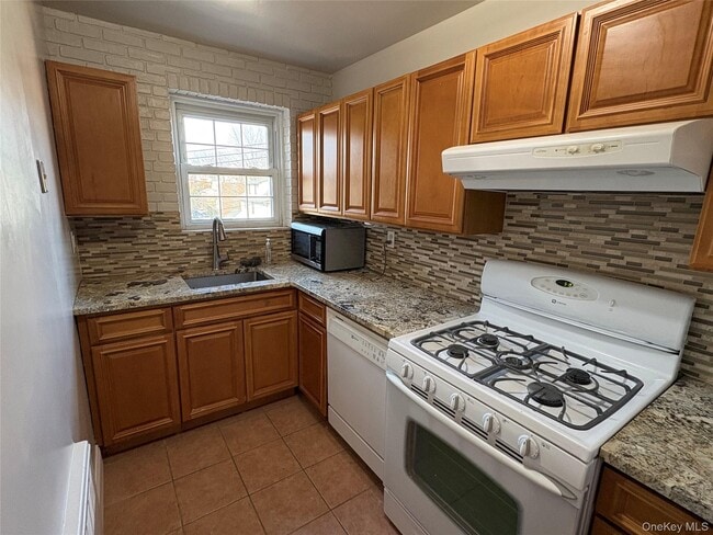 Photo - 180 Brook St