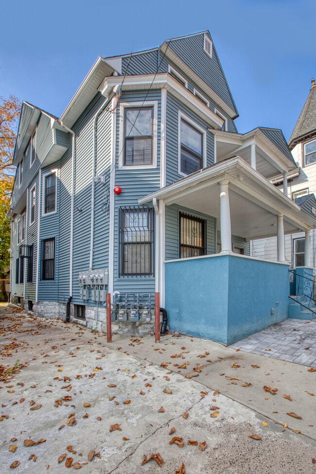 Photo - 247 Willow St