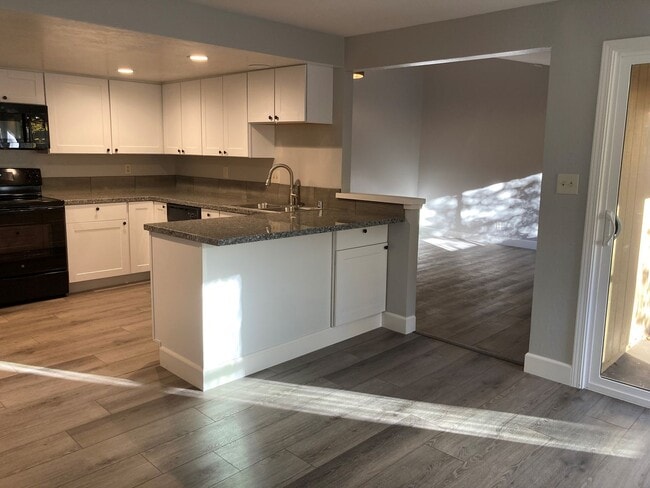 Photo - Cute 3 Bedroom Townhome close to UNR