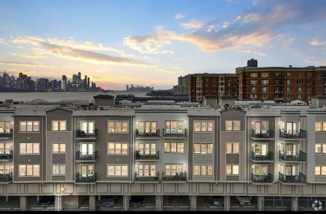 Building Photo - 344 The Promenade Unit 344 Rental