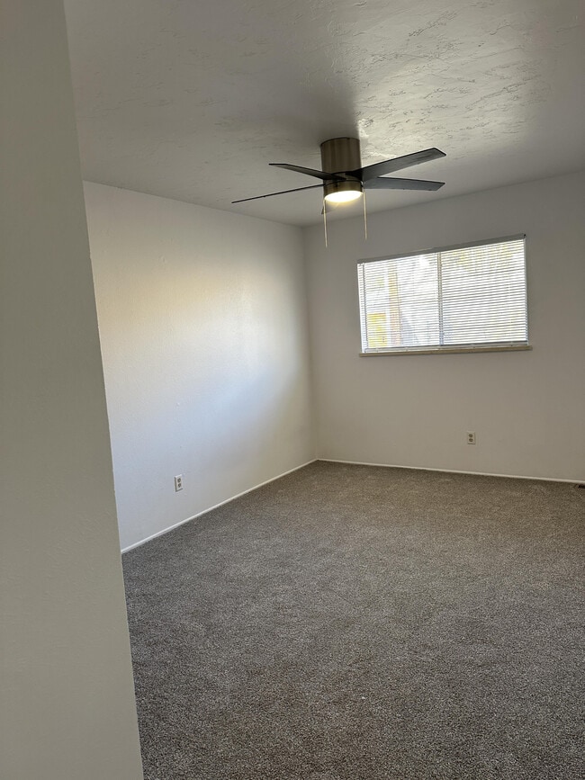 Photo - 942 Northern Way
