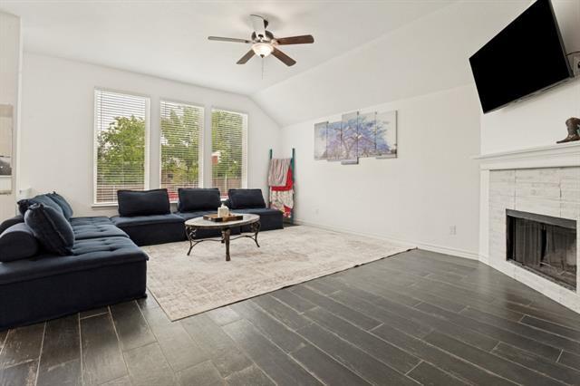 Photo - 409 Creek Point Ln