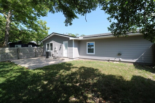 Photo - 206 Phoenetia Dr