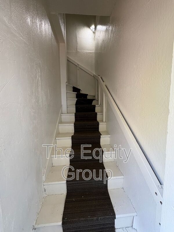 Photo - 467 1/2 N Alta Ave