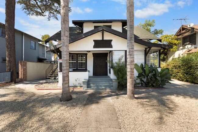 This spacious 1 bedroom, 1 bathroom apartm... - This spacious 1 bedroom, 1 bathroom apartm... Townhome