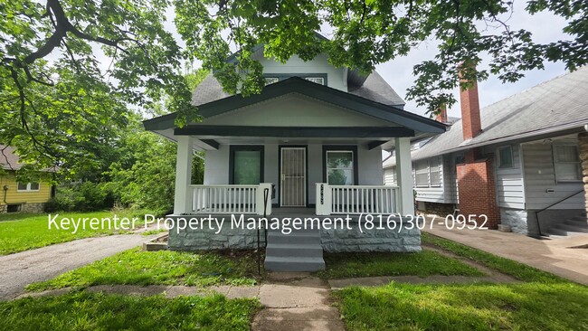 Building Photo - 2 Bed 1 Bath rare to rent!