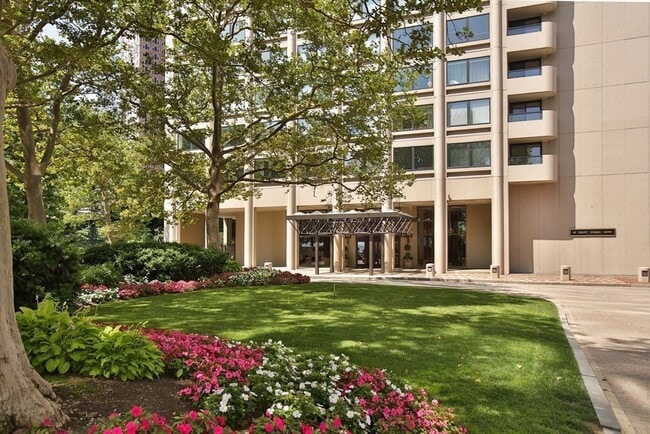 Building Photo - 65 E India Row Unit 22AB