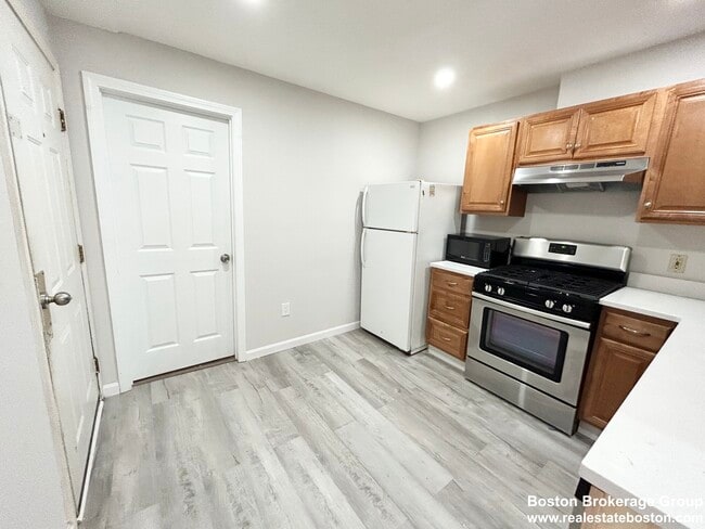 Building Photo - 89 Hammond St Unit Garden Rental