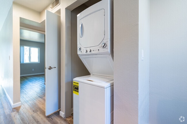 1BR,1BA Laundry