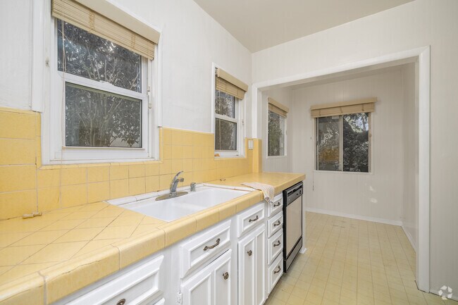 2BR, 1.5BA - 1,200SF - Kitchen