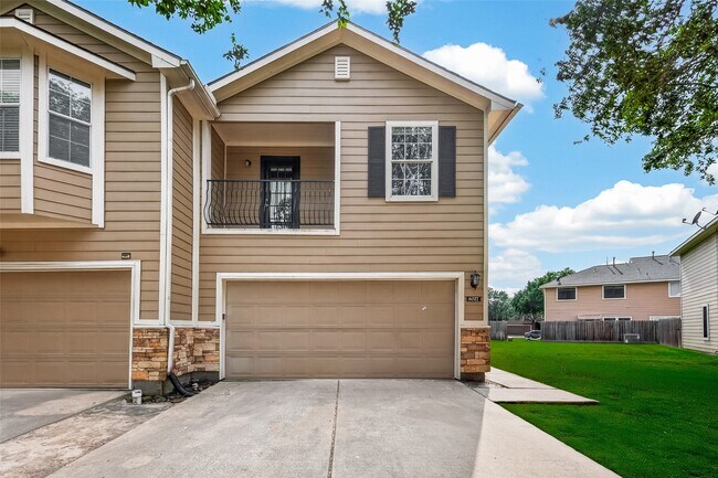 Building Photo - 6027 Shadow Isle Ln