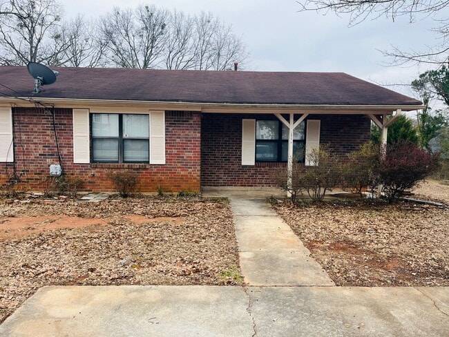 Building Photo - 1075 Eastview Rd NE Unit 1075 Eastview Rd NE  A