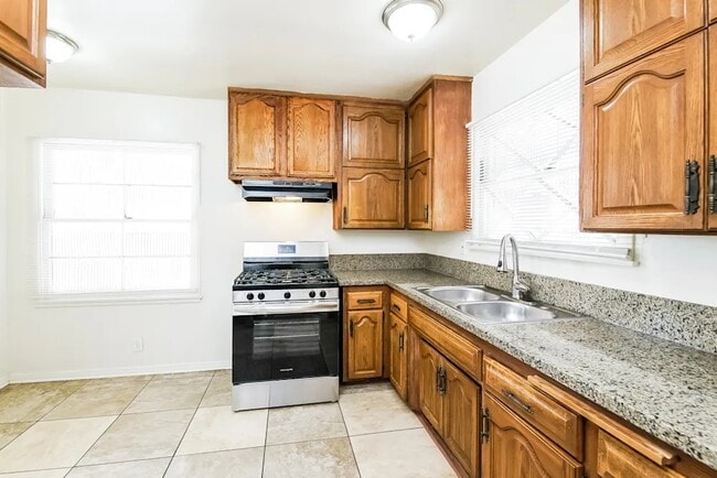 Photo - 8137 Darby Ave