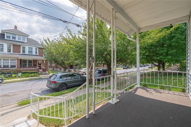 Photo - 1037 Seneca St