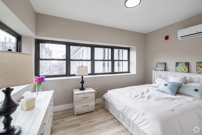 1BR, 1BA - 555SF - Bedroom - 90 Swan