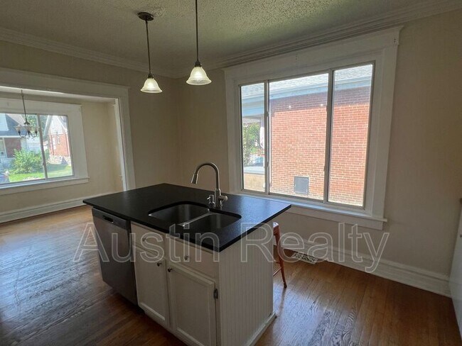 Photo - 6565 Arsenal St
