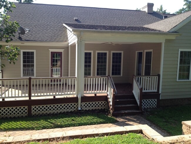 Photo - Beautiful 3 Bedroom 2 Bath Single Floor Living in Ford's Colony!