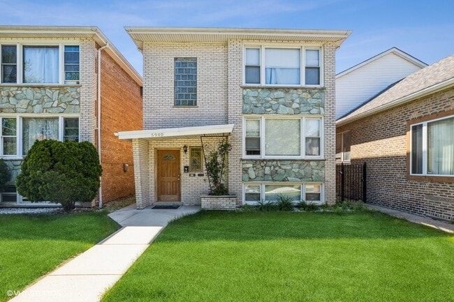 Building Photo - 5940 S Kilbourn Ave Rental