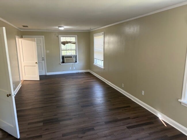 Photo - Updated 2 Bedroom Apartment near LSUS!