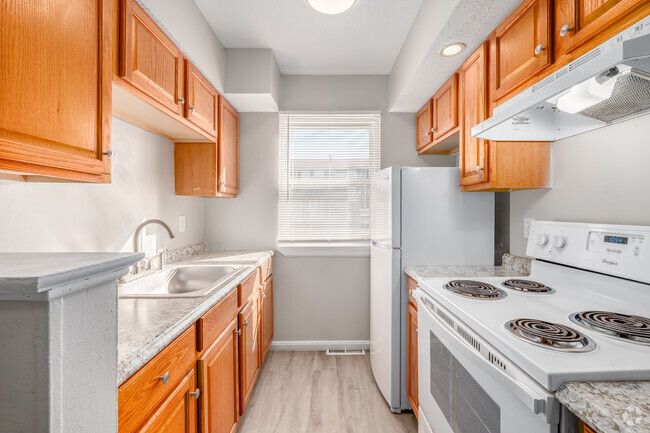 3BR, 1BA - 916SF - Kitchen - Sunset Townhouses