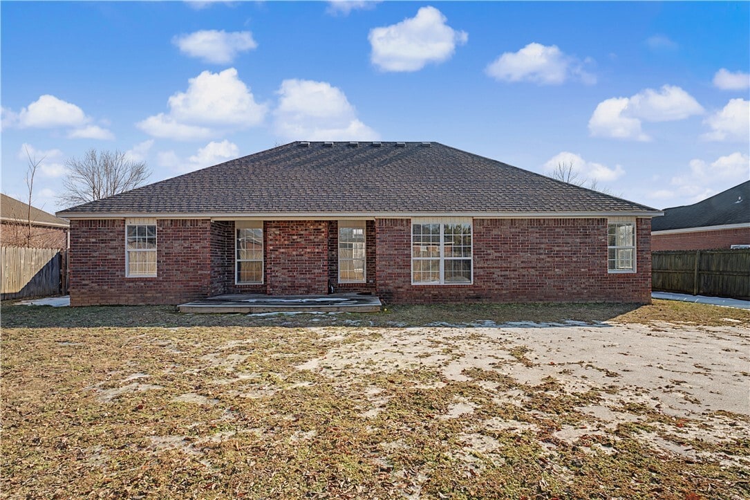 Photo - 585 Lynn Dr