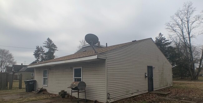 Building Photo - 21 Indiana St