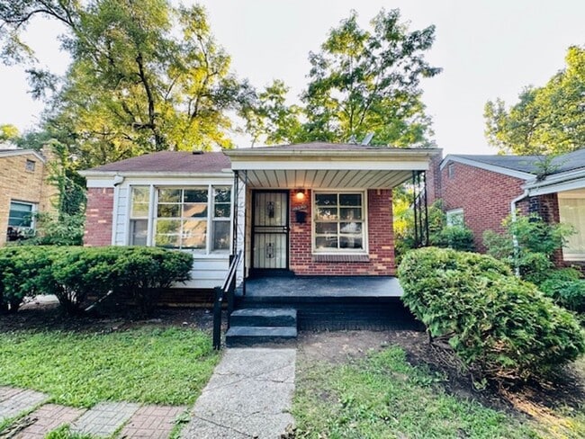 Building Photo - 4 Bedroom 1 Bath Welcome Section 8 Rental