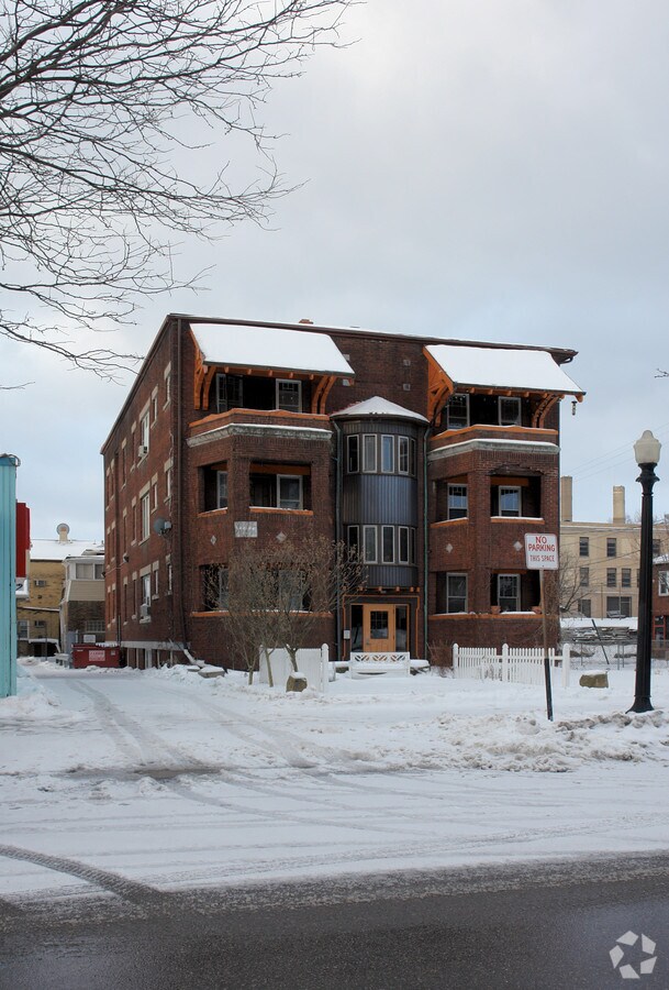 Photo - 798 W Market St Apartments