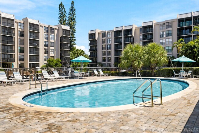 Building Photo - 8 Royal Palm Way Unit 3020