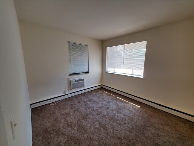 Photo - 1077 East Ave