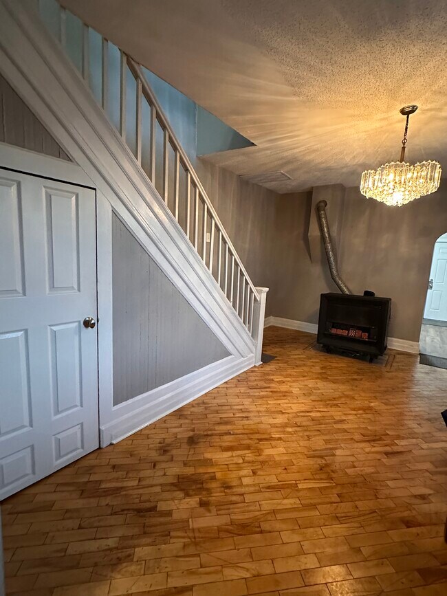 Photo - 2402 Campbell St