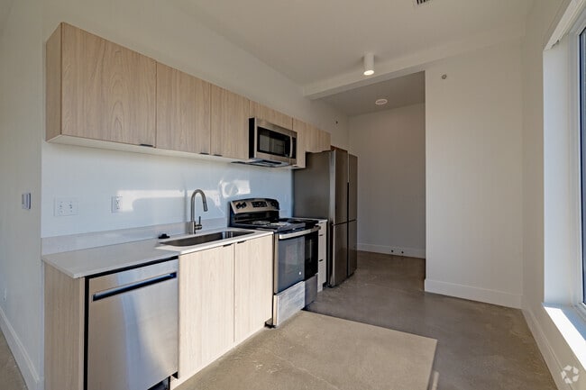 1BR - 1BA 685SF Kitchen