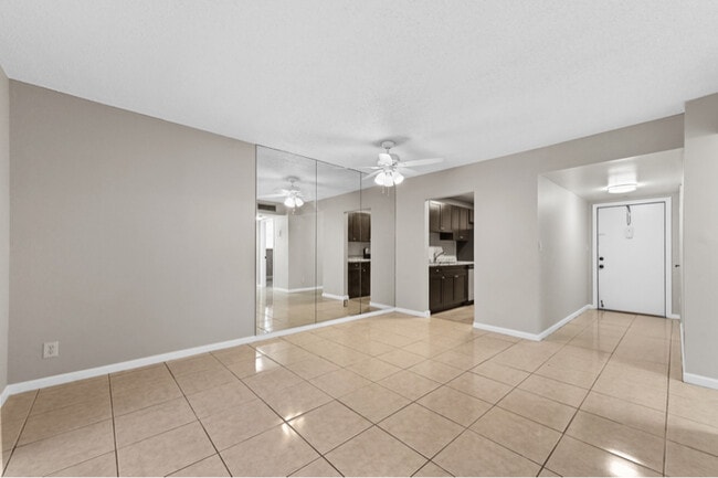 Photo - 3910 Crystal Lake Dr Unidad 204