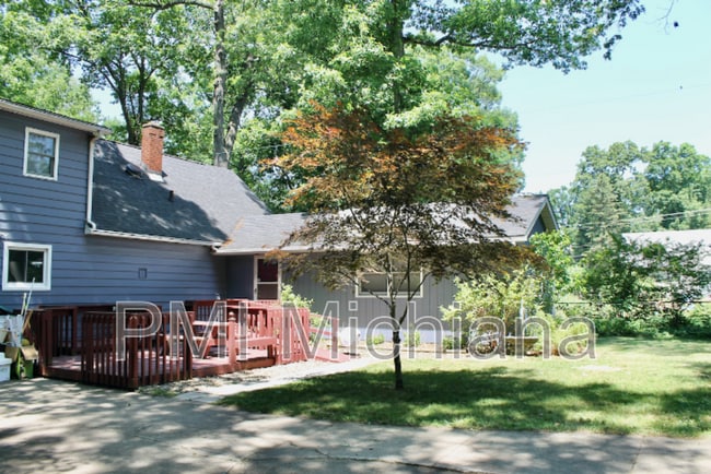 Photo - 52554 Kenilworth Rd