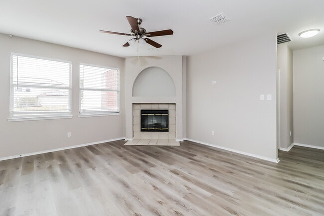 Photo - 716 Twin Creek Dr