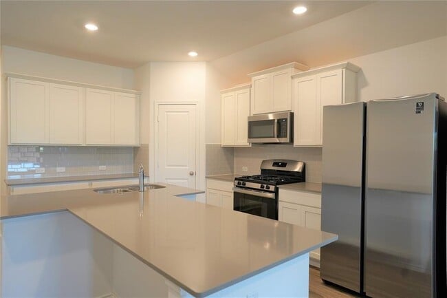 Building Photo - 330 Rioja Rental
