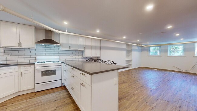 Photo - 8912 Ewing Ave